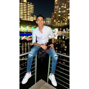 Meet your Posher, Moises